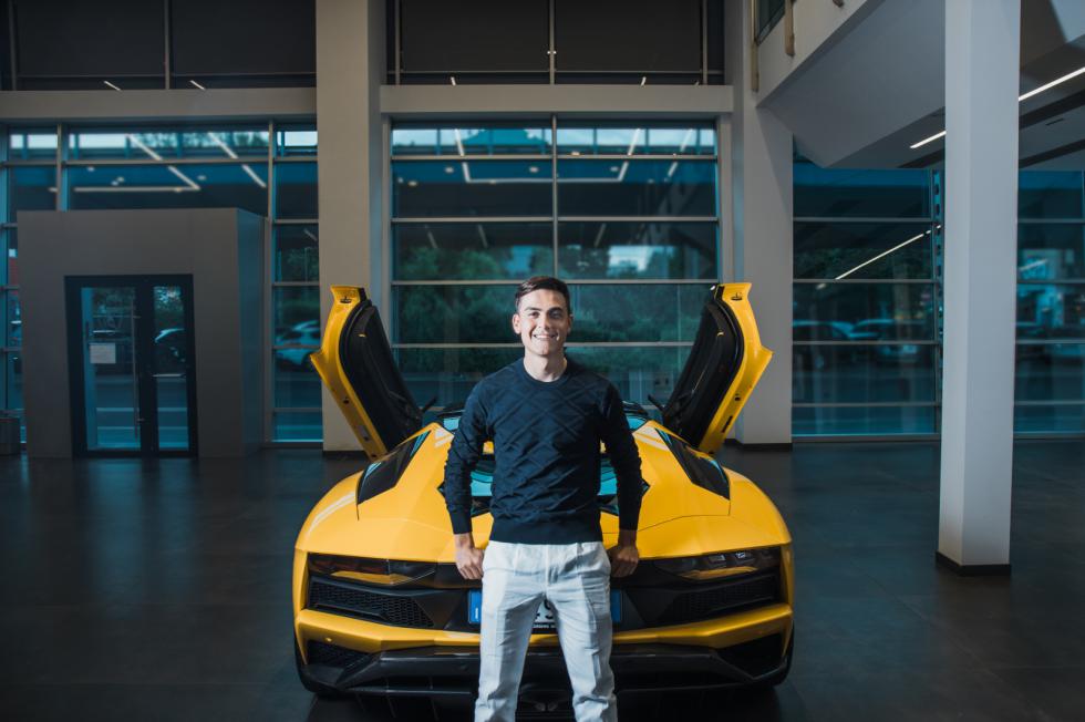 Ο Dybala γιόρτασε τα 100 γκολ αγοράζοντας Lamborghini
